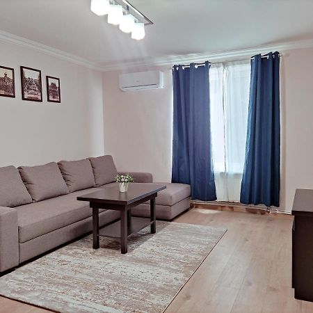 Renovated 1 Bedroom With King Size Bed In Kentron Erivan Dış mekan fotoğraf