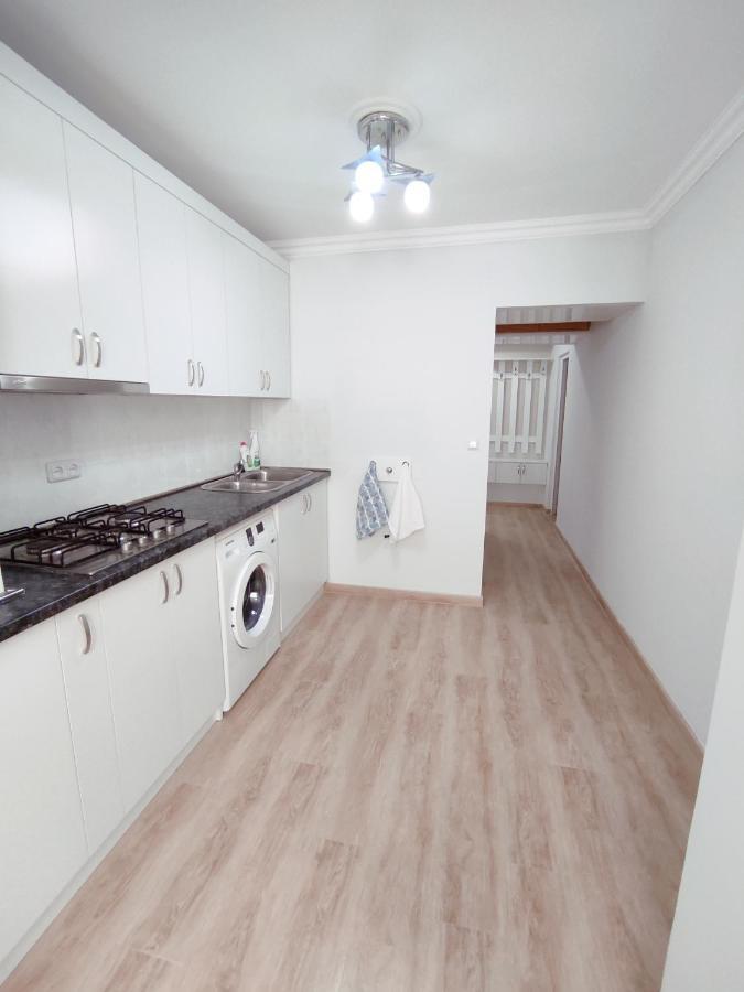 Renovated 1 Bedroom With King Size Bed In Kentron Erivan Dış mekan fotoğraf
